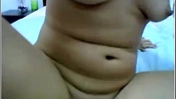 Sweet cam girl strips