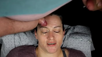 Dirtydees gets her face covered with some heavy eye blasts