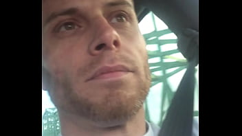 Suprerduper eating throu her