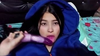 Niñera caliente con enormes tetas anhelaba mi polla tan pronto como llegué a casa casero real