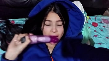 Niñera caliente con enormes tetas anhelaba mi polla tan pronto como llegué a casa casero real