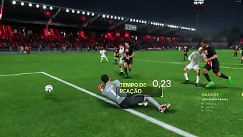 Gaulao mostrando como colocar a mão na bola com vontade