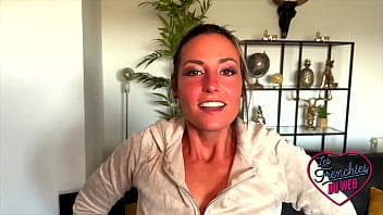 Pam blonde sexy adore la double pénétration