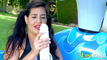 Fat ass brunette wants a friendly anal fuck