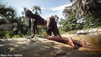 Lucky foreigner fucked this african tribe queen perfect body in the village river