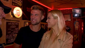 Cherry kiss blonde très coquine aime la baise