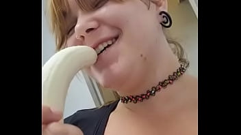 Kat easily swallows 10 inch banana