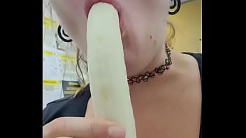 Kat easily swallows 10 inch banana