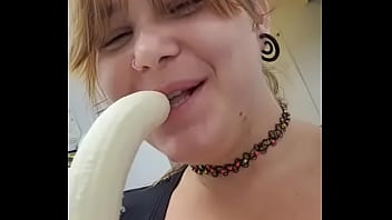 Kat easily swallows 10 inch banana
