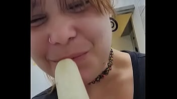 Kat easily swallows 10 inch banana