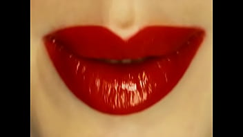 Sultry brunette loves to deliver oral pleasure