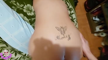 Por favor folla mi pequeño y apretado coño