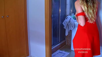 Sal de la ducha y dame duro padrastro