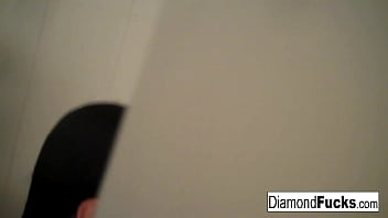 Latins Babe Shows Off Her Body thumbnail