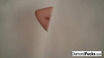 Latins babe shows off her body