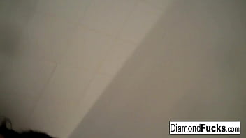 Latins babe shows off her body