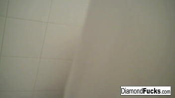 Latins babe shows off her body