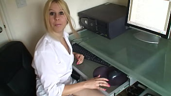 British secretary masie dee pleases her black boss with huge cum swallow