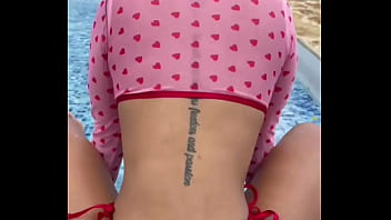 Una folladita en la piscina