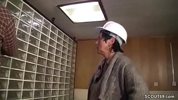 Alter sack fickt geile mutti direkt auf der baustelle Alter sack fickt geile mutti direkt auf der baustelle