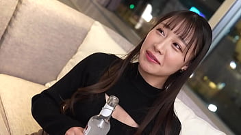 パート1 大人の雰囲気漂うエロい女、ほのかさん23歳が登場。超積極的な責めであっさりフェラ抜き！シャワーを浴びた後はイチャ甘な中出しハメ撮り！！