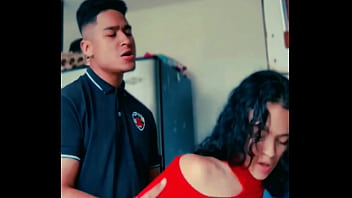 Prima lejana viene de vacaciones la muy puta solo viene a follar