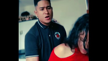 Prima lejana viene de vacaciones la muy puta solo viene a follar