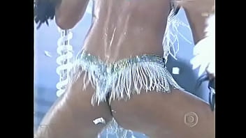 Feiticeira joana prado com a buceta de fora no carnaval de 2000 vai vai Feiticeira joana prado com a buceta de fora no carnaval de 2000 vai vai