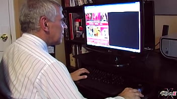 Sexy dominatrix mistress orabella ties tripod up & play with him