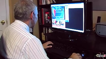 Sexy dominatrix mistress orabella ties tripod up & play with him