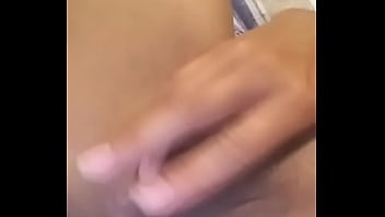 Novinha na se masturbando