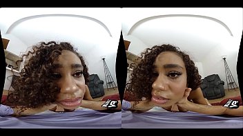 Juicy latina in lingerie wankzvr