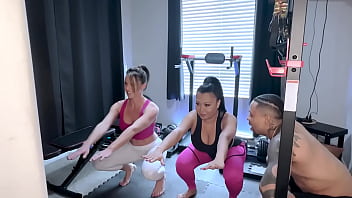 Bottomless workout w two horny milfs