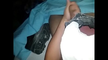 Punheta E Gozada Gostosa No Sapatão Bem Usado Com Meias thumbnail