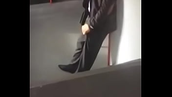 Cara Excitado No Metrô thumbnail