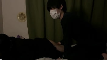 個人撮影 経験人数2人の18歳素人地雷系女子をバックでオナホ扱いしてお尻に大量ぶっかけ