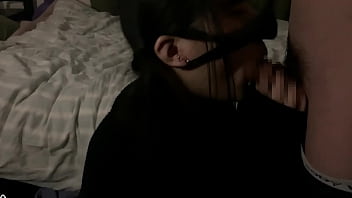 個人撮影 経験人数2人の18歳素人地雷系女子をバックでオナホ扱いしてお尻に大量ぶっかけ