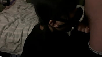 個人撮影 経験人数2人の18歳素人地雷系女子をバックでオナホ扱いしてお尻に大量ぶっかけ