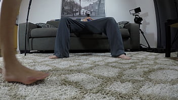 Horny latina slut sucks gamer's cock while he's trying to play