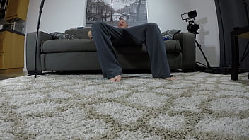 Horny latina slut sucks gamer's cock while he's trying to play