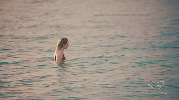 It's olive gee & charlie forde falling in love at the beach promo