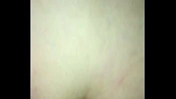 Me chupo toda la polla y me da en cuatro asta hacerme venir a chorros