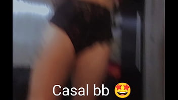 Minha gatinha se arrumando