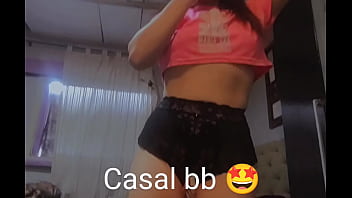 Minha gatinha se arrumando