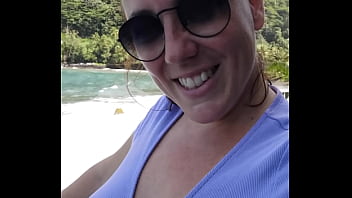 Bienvenu en vacances avec moi mon chocos tu as deviné ou je suis