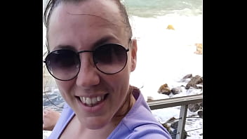 Bienvenu en vacances avec moi mon chocos tu as deviné ou je suis