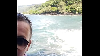 Bienvenu en vacances avec moi mon chocos tu as deviné ou je suis