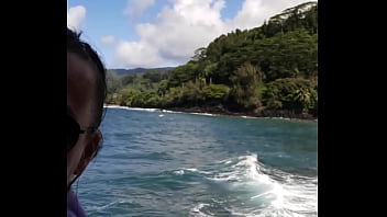 Bienvenu en vacances avec moi mon chocos tu as deviné ou je suis