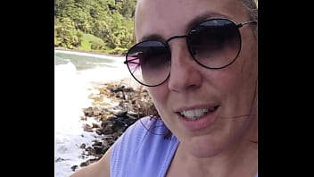 Bienvenu en vacances avec moi mon chocos tu as deviné ou je suis