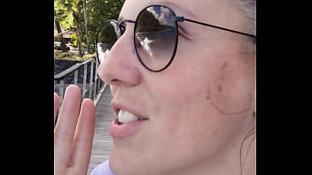 Bienvenu en vacances avec moi mon chocos tu as deviné ou je suis